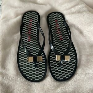 Coach black flip-flop Landon size 6 with gold and black bow